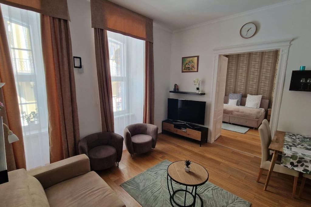 King Street Apartamento Pécs